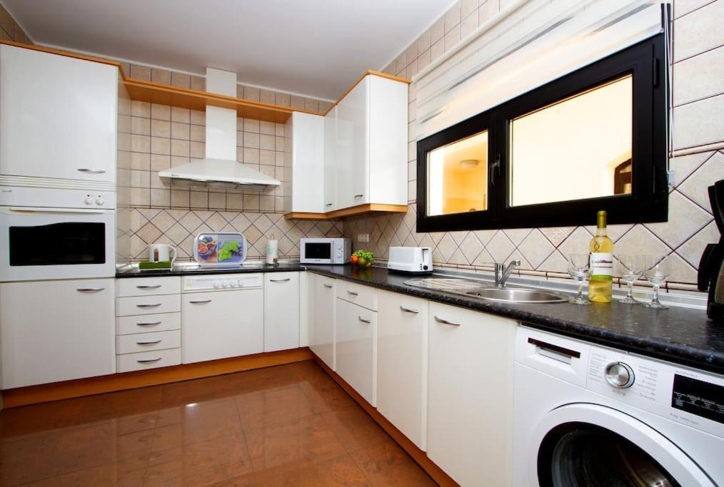 Riviera Park 2B, Central 2 Bed Puerto del Carmen  Bagian luar foto